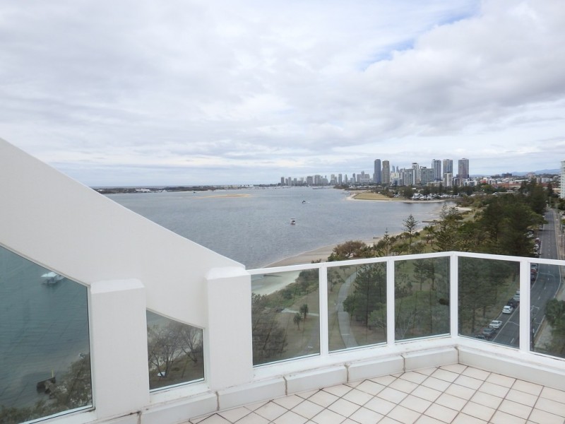 33/242 Marine Parade, Labrador QLD 4215