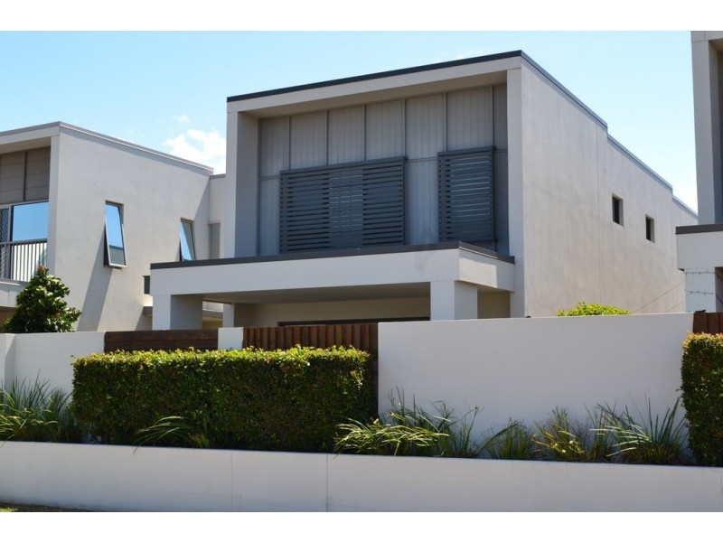 4 La Savina Drive, Coombabah QLD 4216