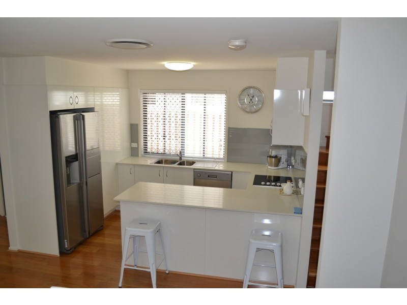 4 La Savina Drive, Coombabah QLD 4216