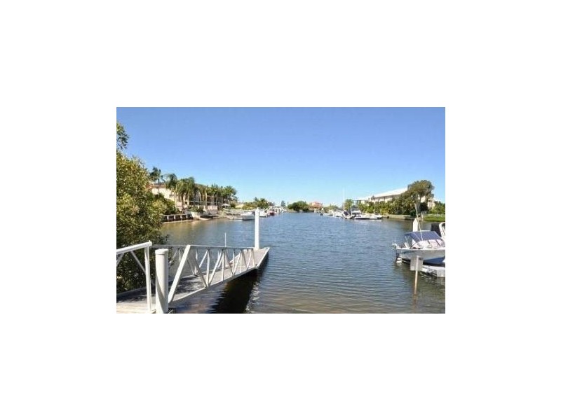 4/89 Bayview Street, Runaway Bay QLD 4216