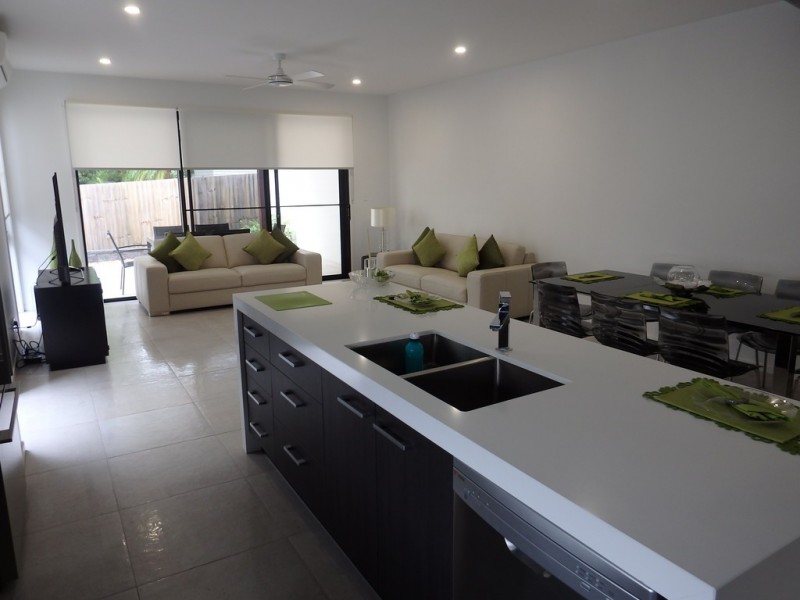 1/9 Clinton Street, Labrador QLD 4215