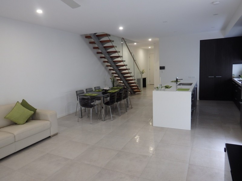 1/9 Clinton Street, Labrador QLD 4215