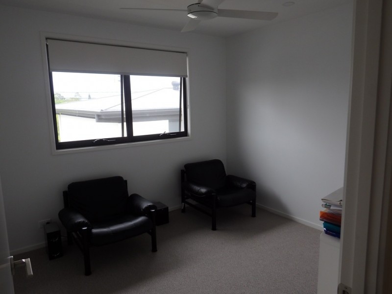 1/9 Clinton Street, Labrador QLD 4215