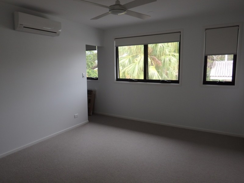 1/9 Clinton Street, Labrador QLD 4215