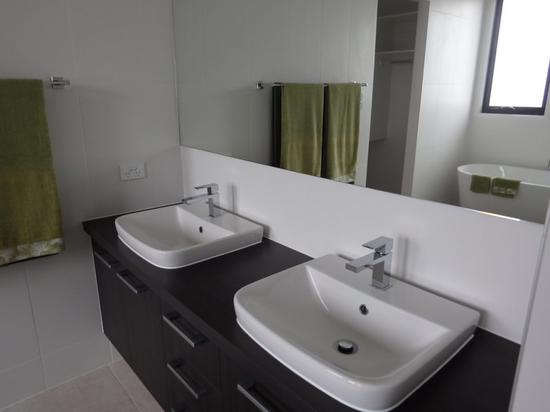 1/9 Clinton Street, Labrador QLD 4215