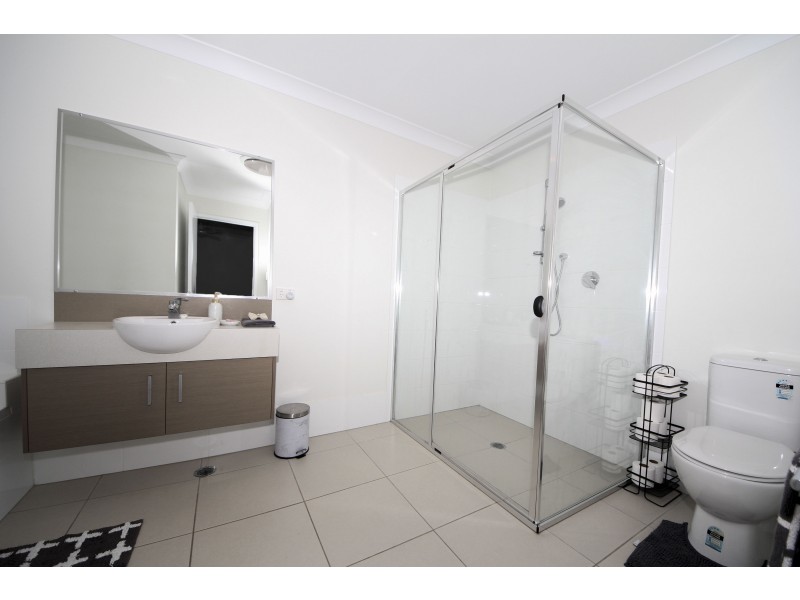 15/490 Pine Ridge Road, Coombabah QLD 4216