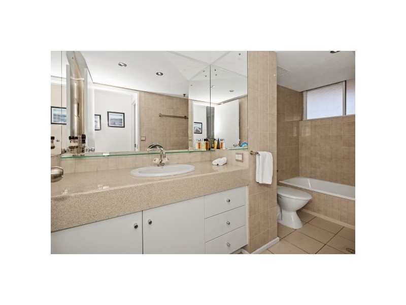 8/17 Bayview Street, Runaway Bay QLD 4216