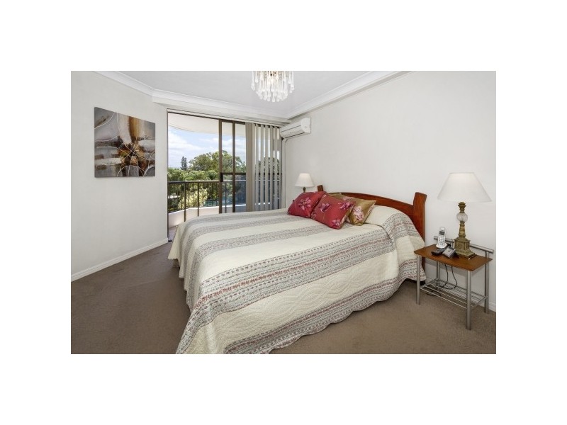 8/17 Bayview Street, Runaway Bay QLD 4216