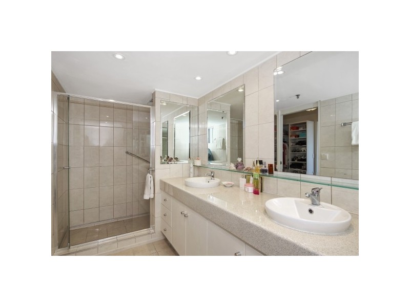 8/17 Bayview Street, Runaway Bay QLD 4216