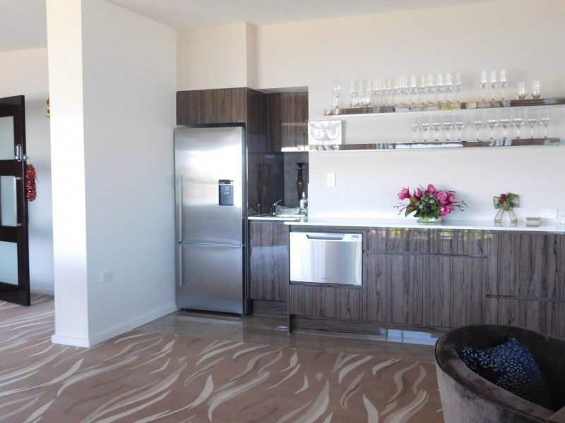 8/17 Bayview Street, Runaway Bay QLD 4216