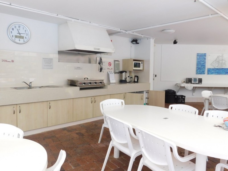 8/17 Bayview Street, Runaway Bay QLD 4216