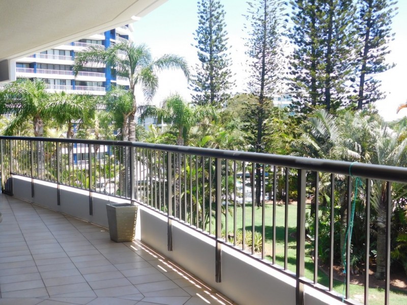 8/17 Bayview Street, Runaway Bay QLD 4216