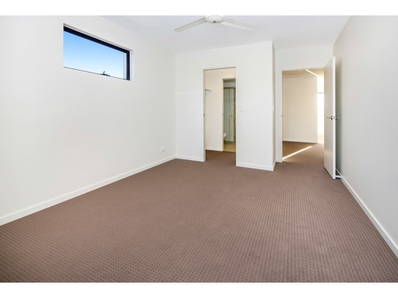 304/35 Halcyon Way, Hope Island QLD 4212