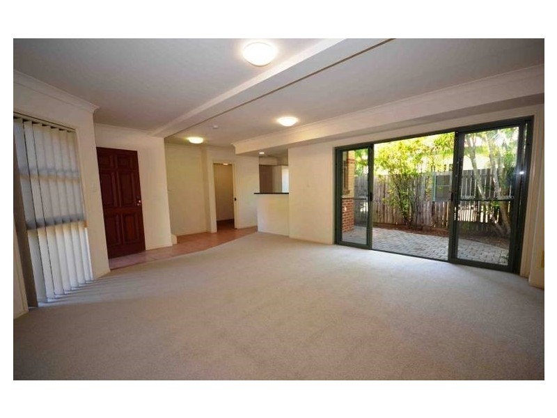 7/93 Whiting Street, Labrador QLD 4215