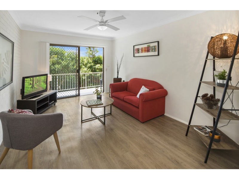 2/18 Sutherland Avenue, Labrador QLD 4215