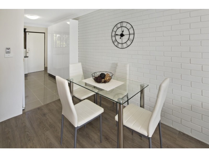 2/18 Sutherland Avenue, Labrador QLD 4215