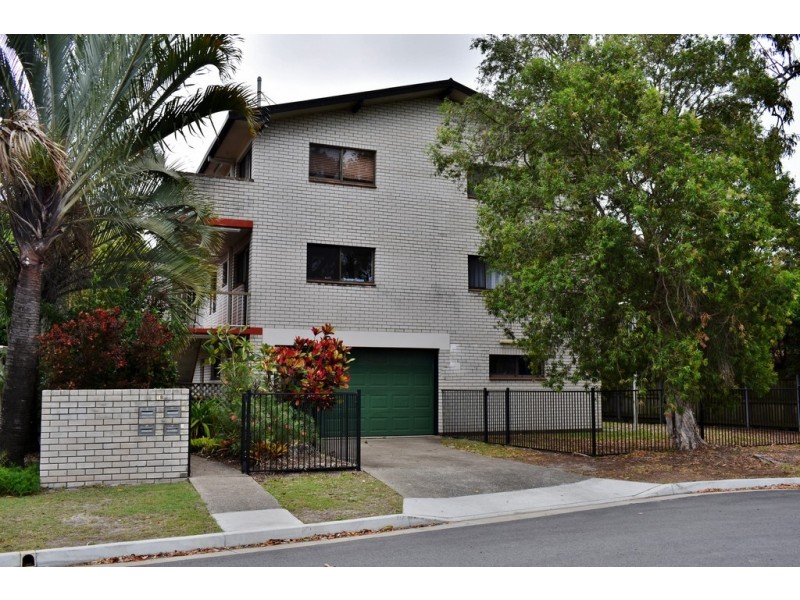2/18 Sutherland Avenue, Labrador QLD 4215