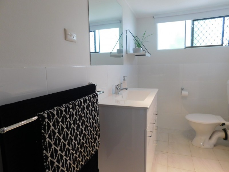 2/18 Sutherland Avenue, Labrador QLD 4215 Floorplan