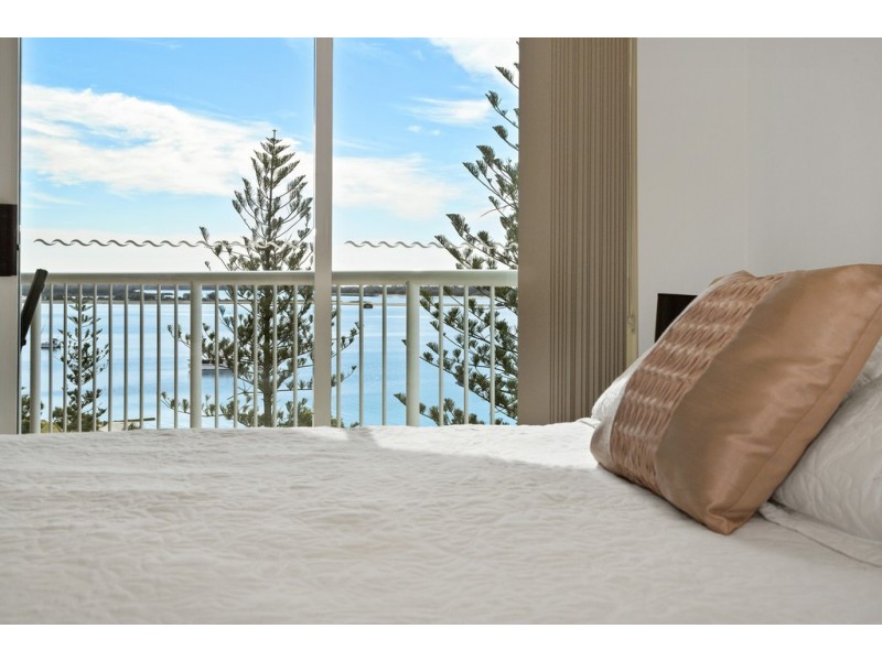 806/182-192 Marine Parade, Labrador QLD 4215