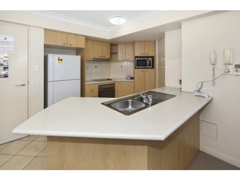 225/392 Marine Parade, Labrador QLD 4215