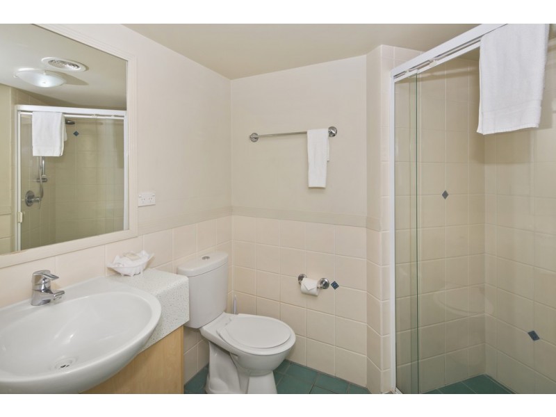 225/392 Marine Parade, Labrador QLD 4215