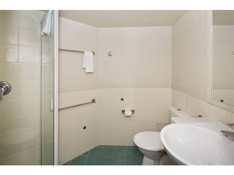 225/392 Marine Parade, Labrador QLD 4215