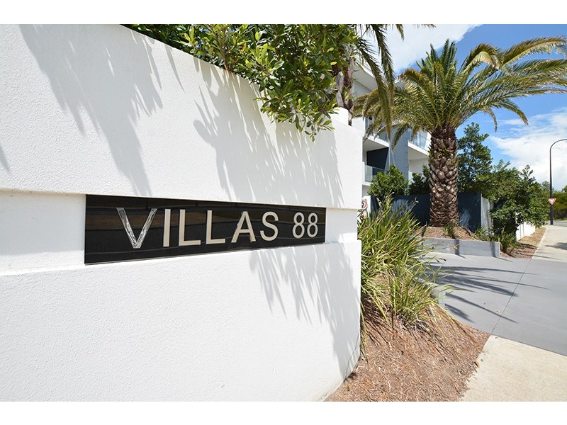 18/1 Mervyn Thomas Drive, Hope Island QLD 4212
