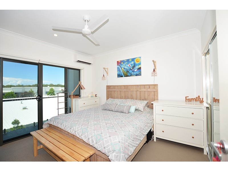 18/1 Mervyn Thomas Drive, Hope Island QLD 4212