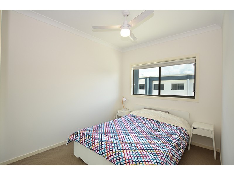 18/1 Mervyn Thomas Drive, Hope Island QLD 4212