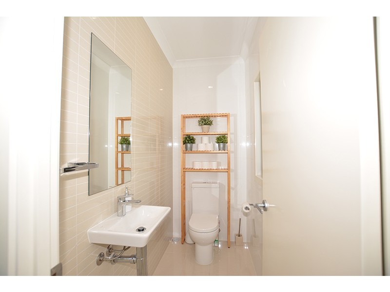 18/1 Mervyn Thomas Drive, Hope Island QLD 4212