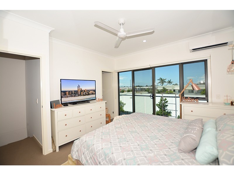 18/1 Mervyn Thomas Drive, Hope Island QLD 4212