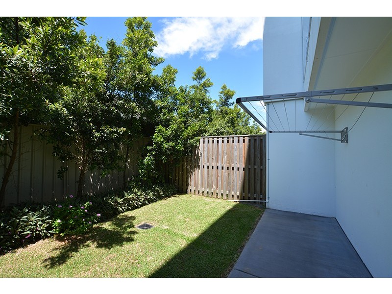 18/1 Mervyn Thomas Drive, Hope Island QLD 4212
