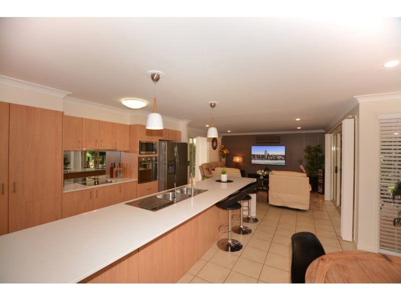 1028 Rosebank Way, Hope Island QLD 4212