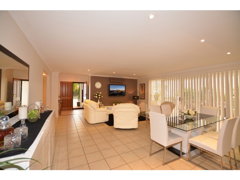 1028 Rosebank Way, Hope Island QLD 4212