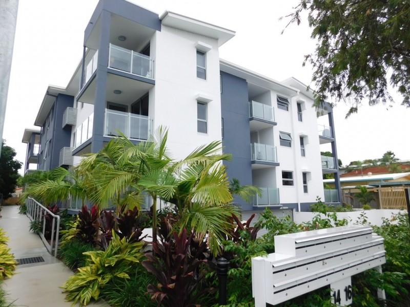 1/14-16 Proud Street, Labrador QLD 4215