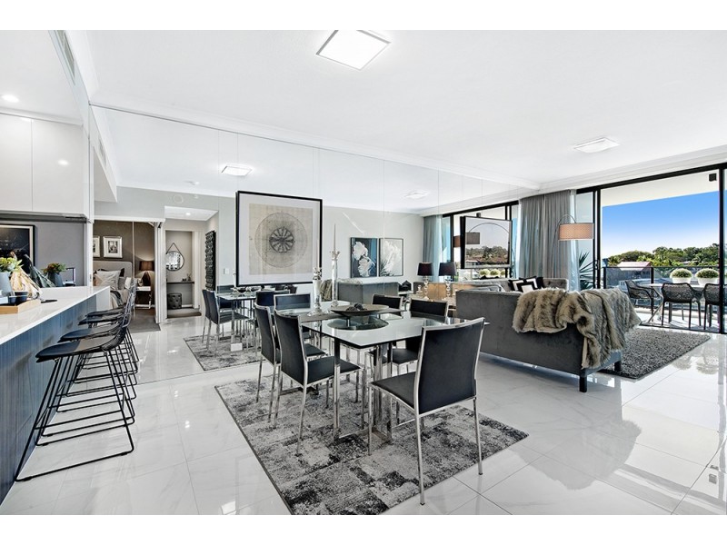 5 Harbour Side Court, Biggera Waters QLD 4216