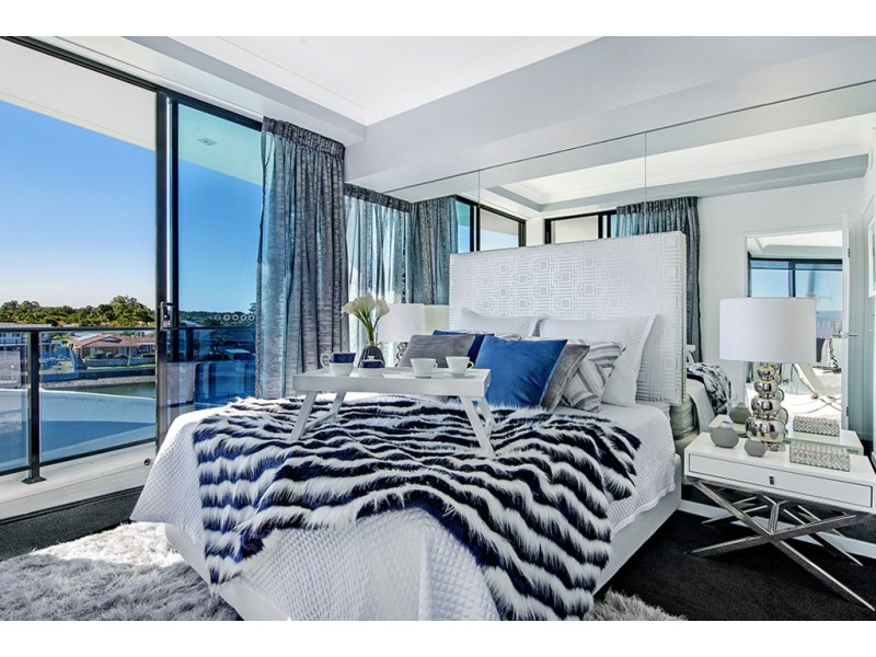 5 Harbour Side Court, Biggera Waters QLD 4216