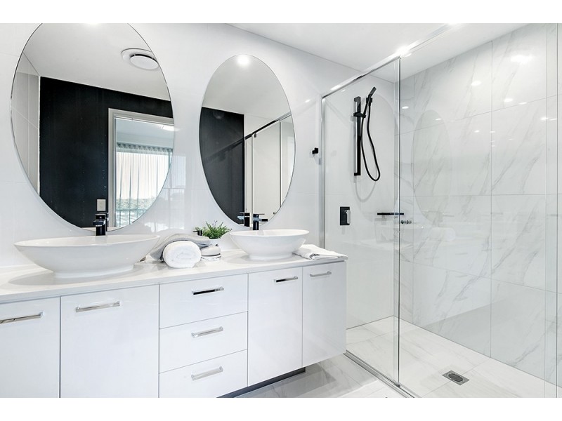 5 Harbour Side Court, Biggera Waters QLD 4216