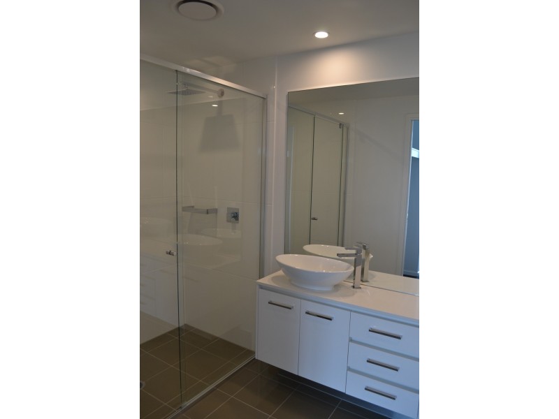 312/19 Imperial Parade, Labrador QLD 4215
