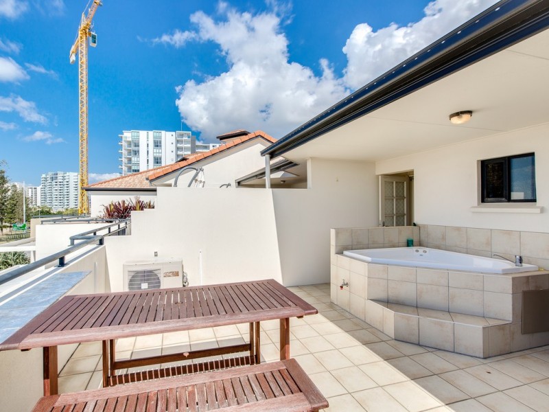 328/392 Marine Parade, Labrador QLD 4215