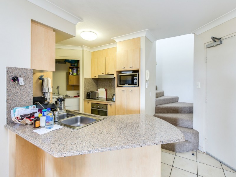328/392 Marine Parade, Labrador QLD 4215