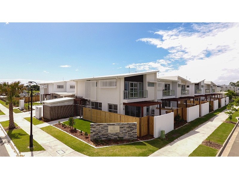 16/2 Waters Close, Hope Island QLD 4212