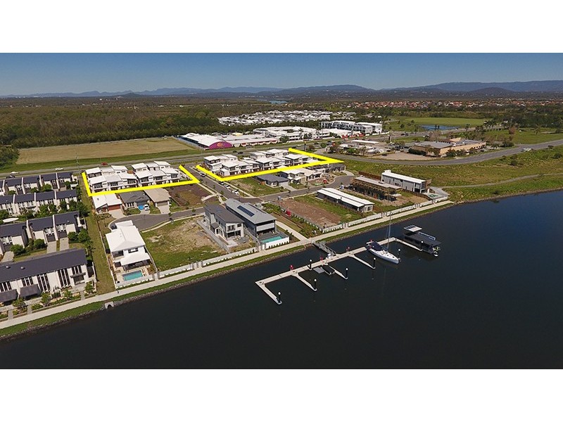 16/2 Waters Close, Hope Island QLD 4212