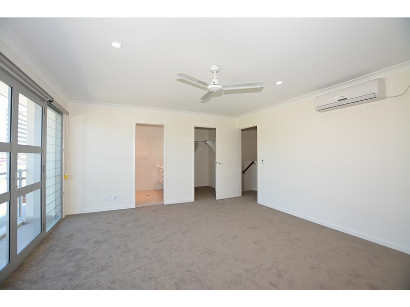 16/2 Waters Close, Hope Island QLD 4212