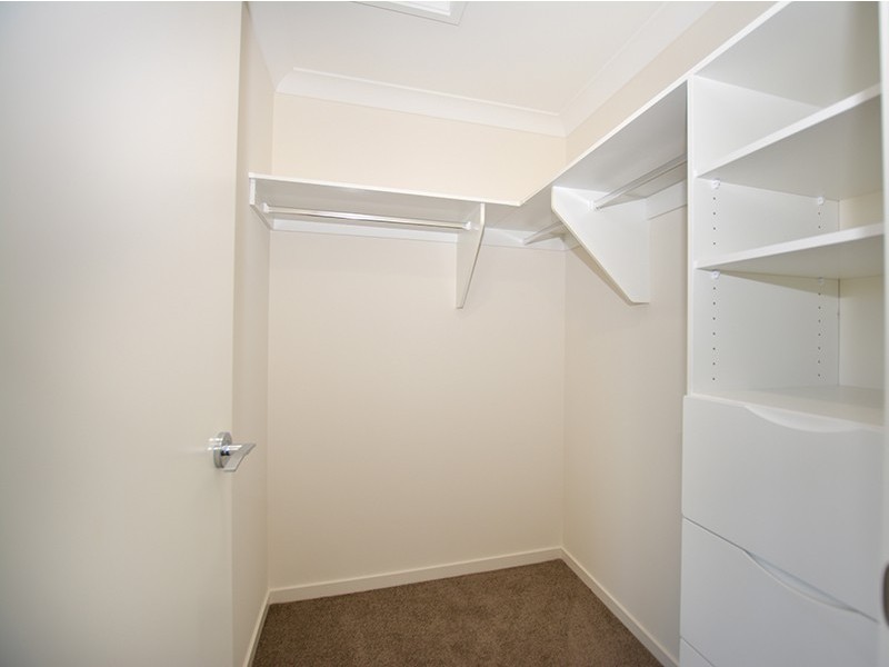 16/2 Waters Close, Hope Island QLD 4212