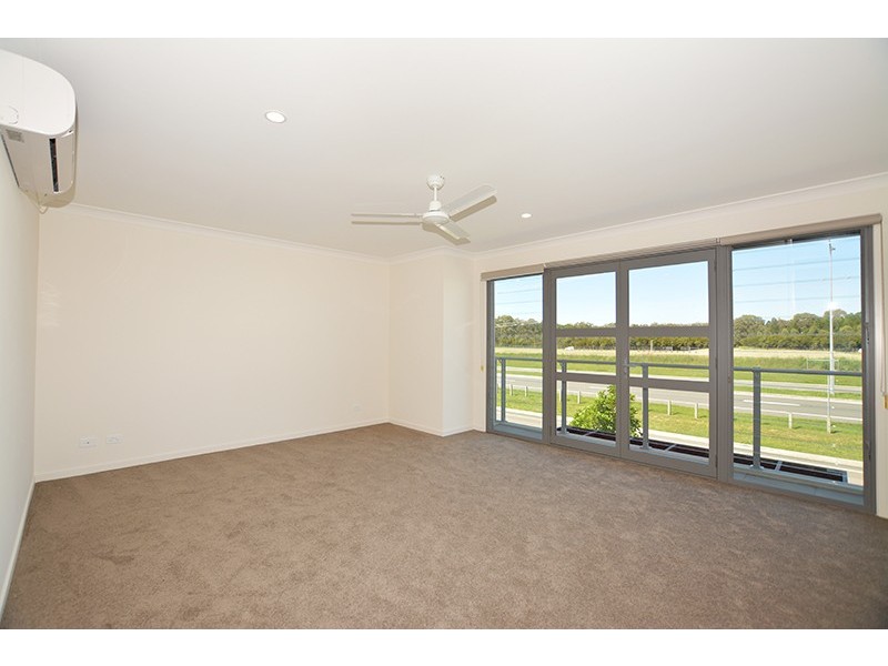 16/2 Waters Close, Hope Island QLD 4212