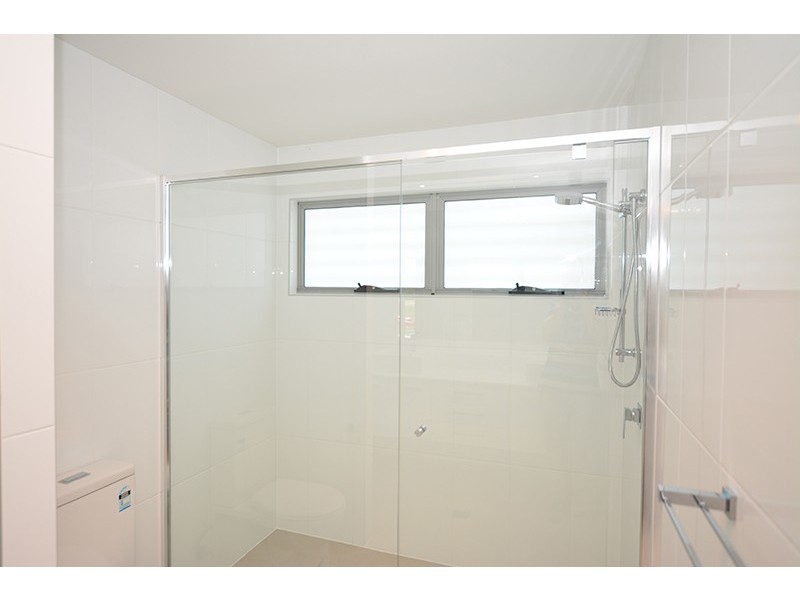 16/2 Waters Close, Hope Island QLD 4212