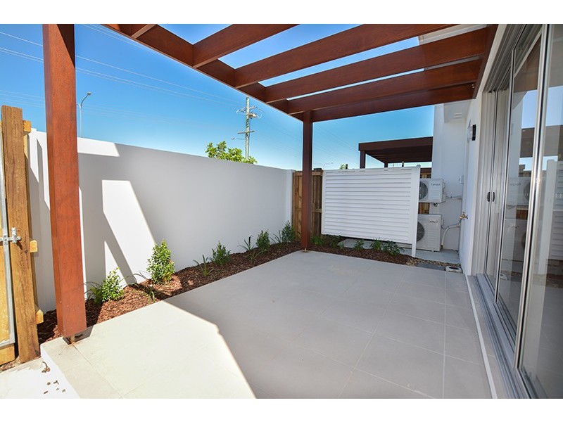 16/2 Waters Close, Hope Island QLD 4212