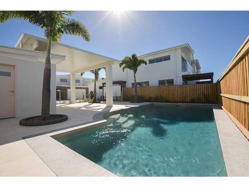 16/2 Waters Close, Hope Island QLD 4212