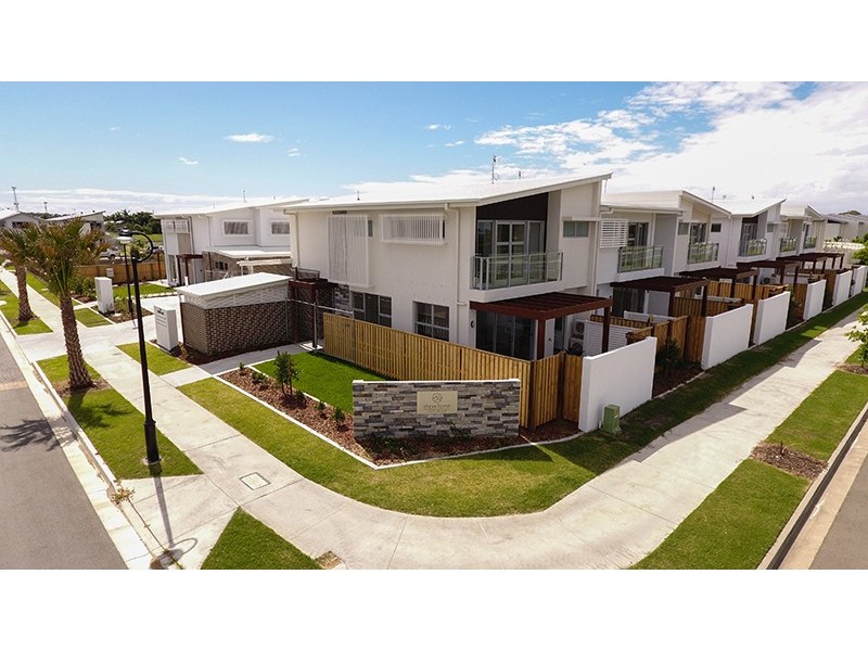 16/2 Waters Close, Hope Island QLD 4212